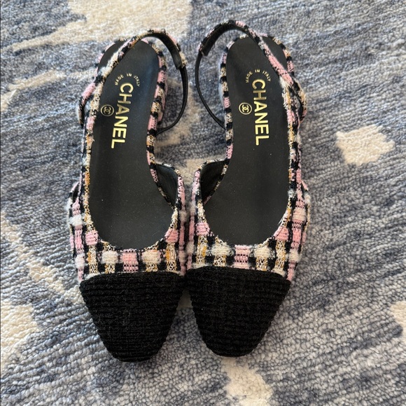 CHANEL Black and Pink Tweed Slingback Sandals